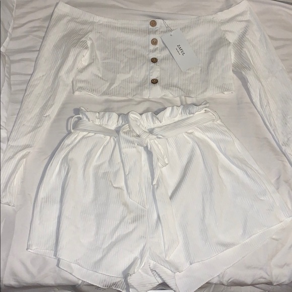 White off the shoulder and short set - Picture 1 of 3